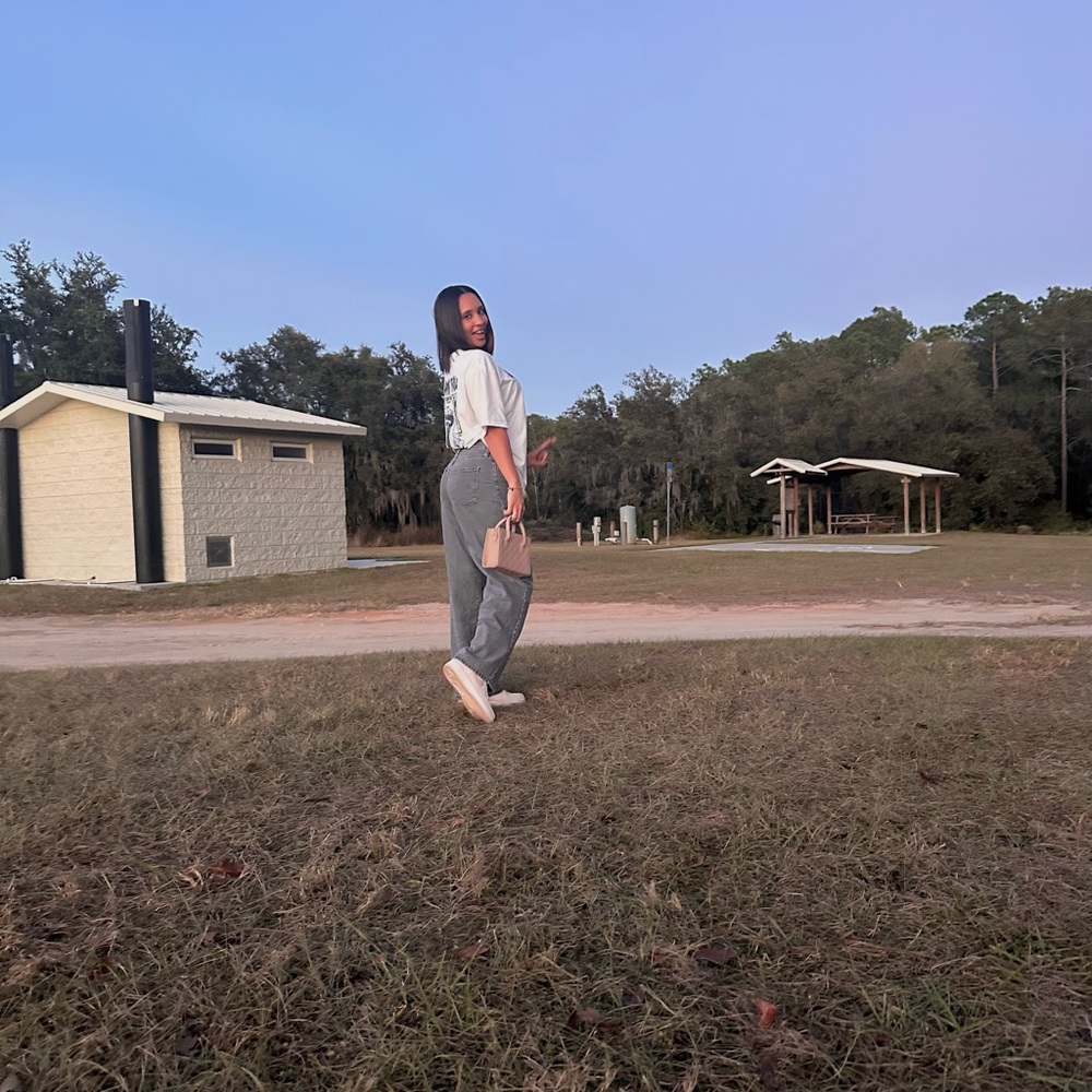 Meet your Seller, Verssy !